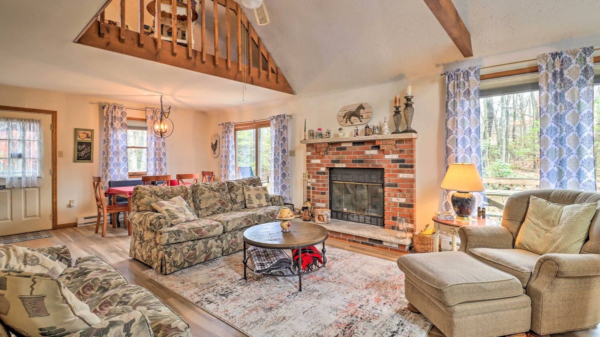 Jim Thorpe House | ~ 1 Mi to Lake: Secluded Poconos Home w/Decks