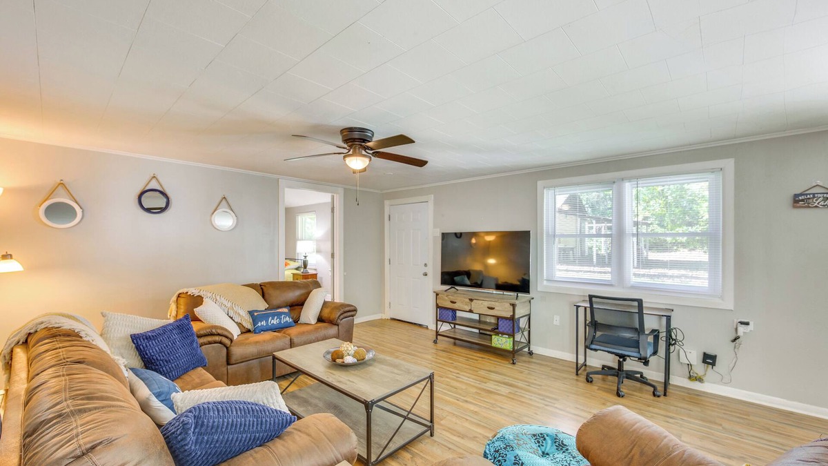 Ore City House | < 1 Mi to Lake: Secluded Ore City Getaway