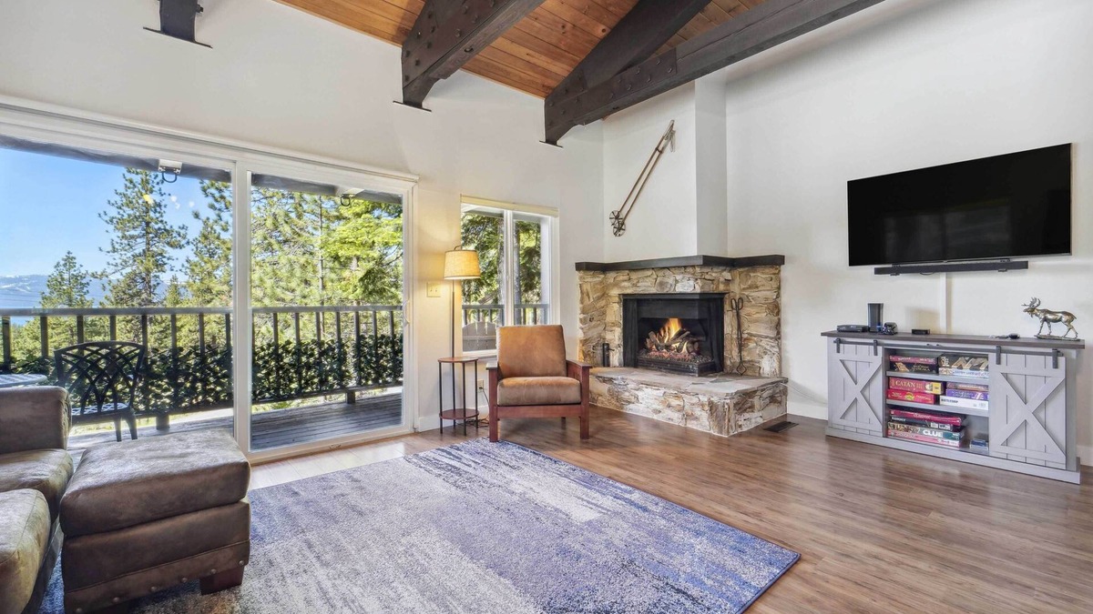 Dollar Point Condo | 1 Mi to Lake Tahoe Beaches: Condo w/Pool Access!