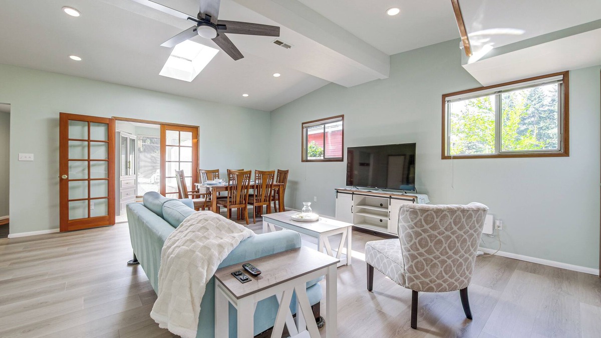 Kenmore Apartment | < 1 Mi to Lake Washington: Peaceful Apt in Kenmore