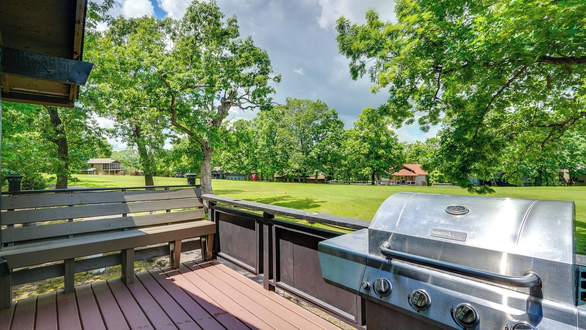 Osage Beach Cottage | 1 Mi to Margaritaville Resort: Cottage w/Fire Pit