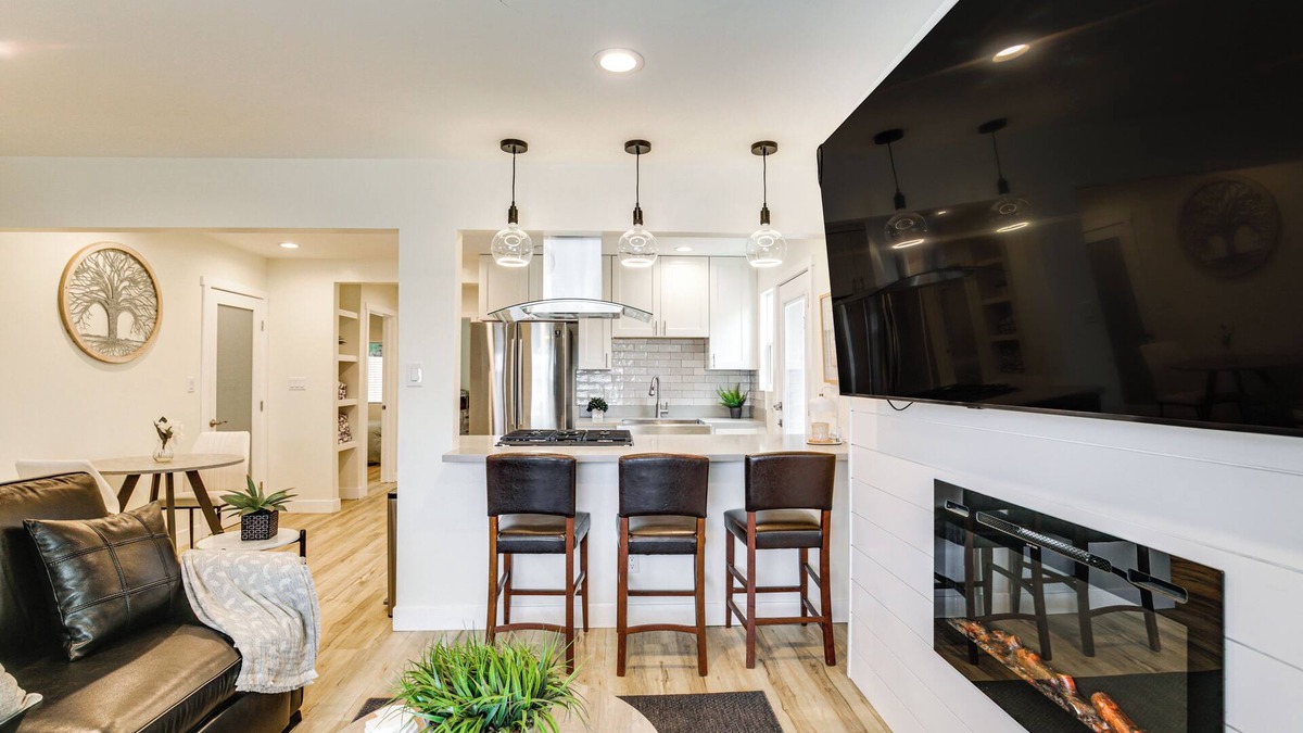 Lincoln Acres House | 1 Mi to Marina & Bay: Modern Gem in Chula Vista