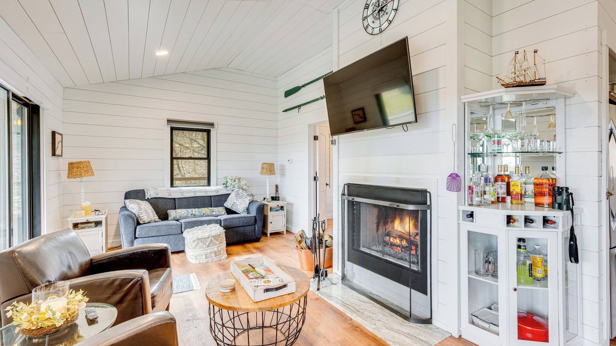 Somerdale Cabin | 1 Mi to Marina: Cabin w/Views Near Atwood Lake!