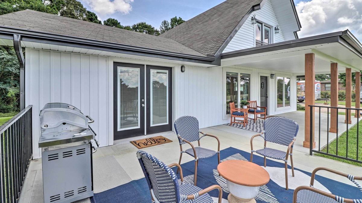 Bismarck House | 1 Mi to Marina & Golf: Bismarck Home w/Fire Pit!