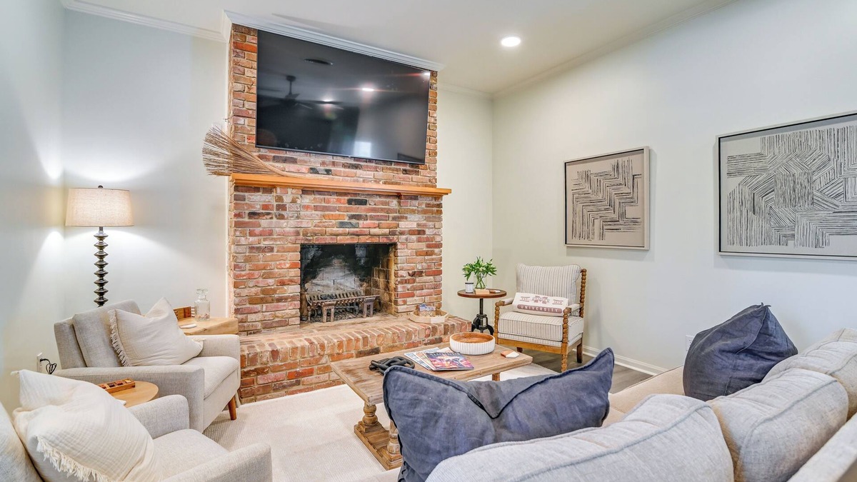 Starkville House | 1 Mi to Miss State: ‘Wremy Cottage’ w/Deck & Yard