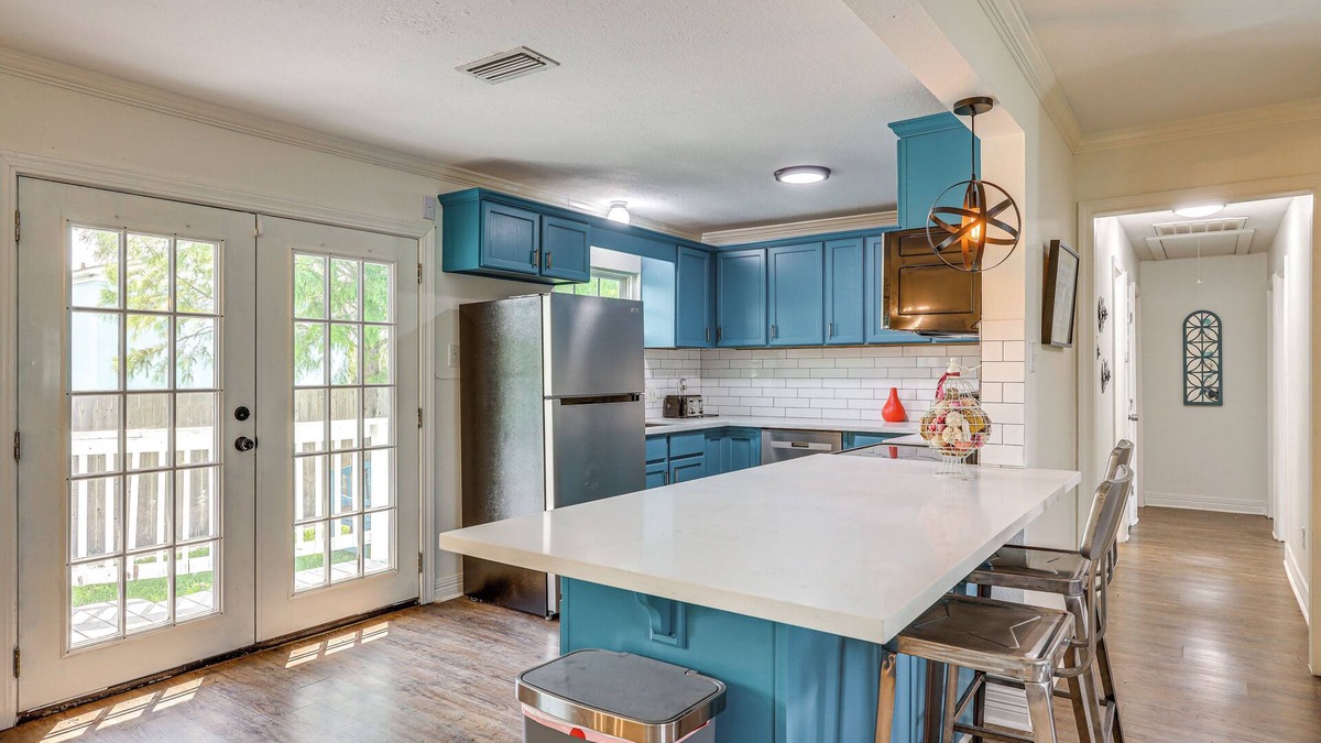 Galveston Cottage | 1 Mi to Moody Gardens & Beaches: Galveston Home