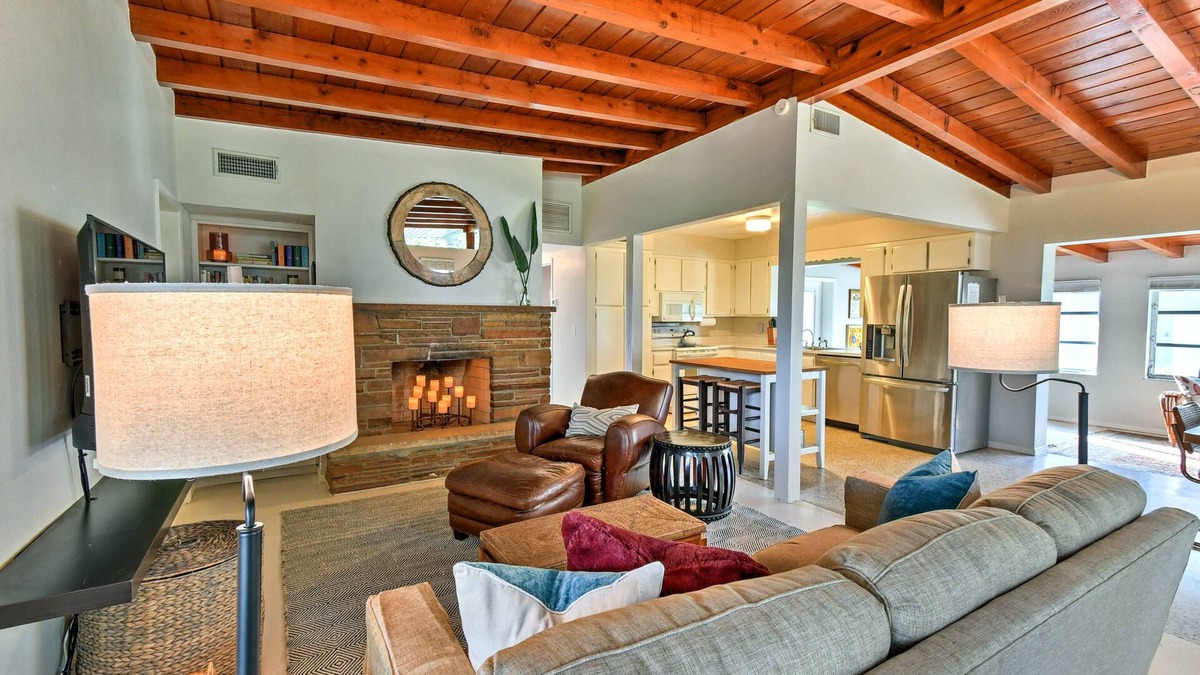 Laurel House | 1 Mi to Nokomis Beach: Home w/EV Charger