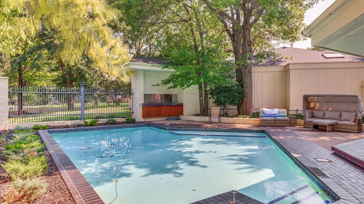 Norman House | 1 Mi to OU! Group Getaway w/Game Room, Pool