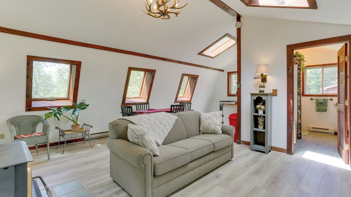 Milanville Apartment | 1 Mi to River: Pet-Friendly Studio in Milanville!