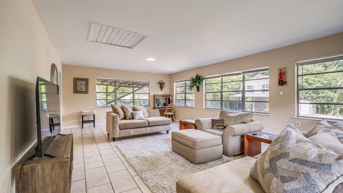 Warner Robins House | 1 Mi to Robins AFB: Family-Friendly Home!