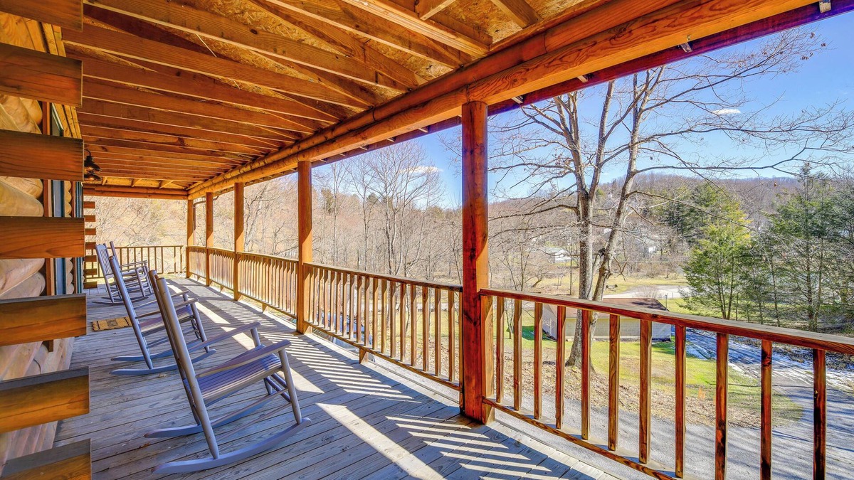 Pocahontas Cabin | < 1 Mi to Spearhead ATV Trails: Cabin w/Deck!