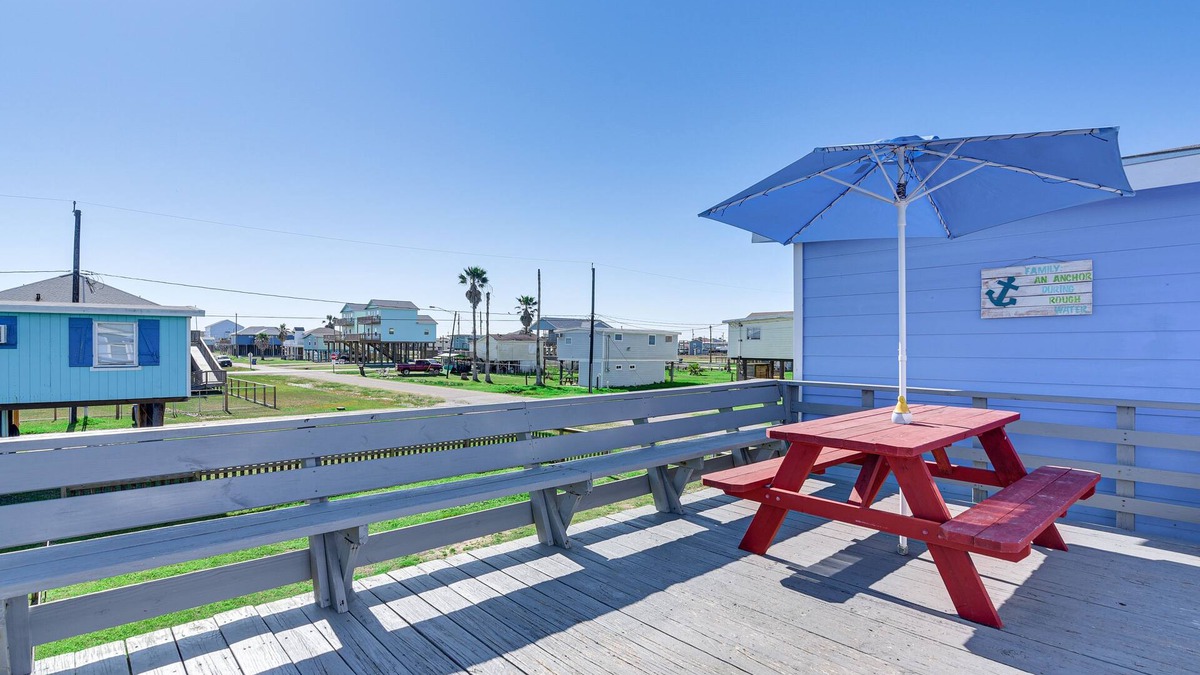 Surfside Beach House | 1 Mi to Surfside Beach: BBQ-Ready Home in Freeport