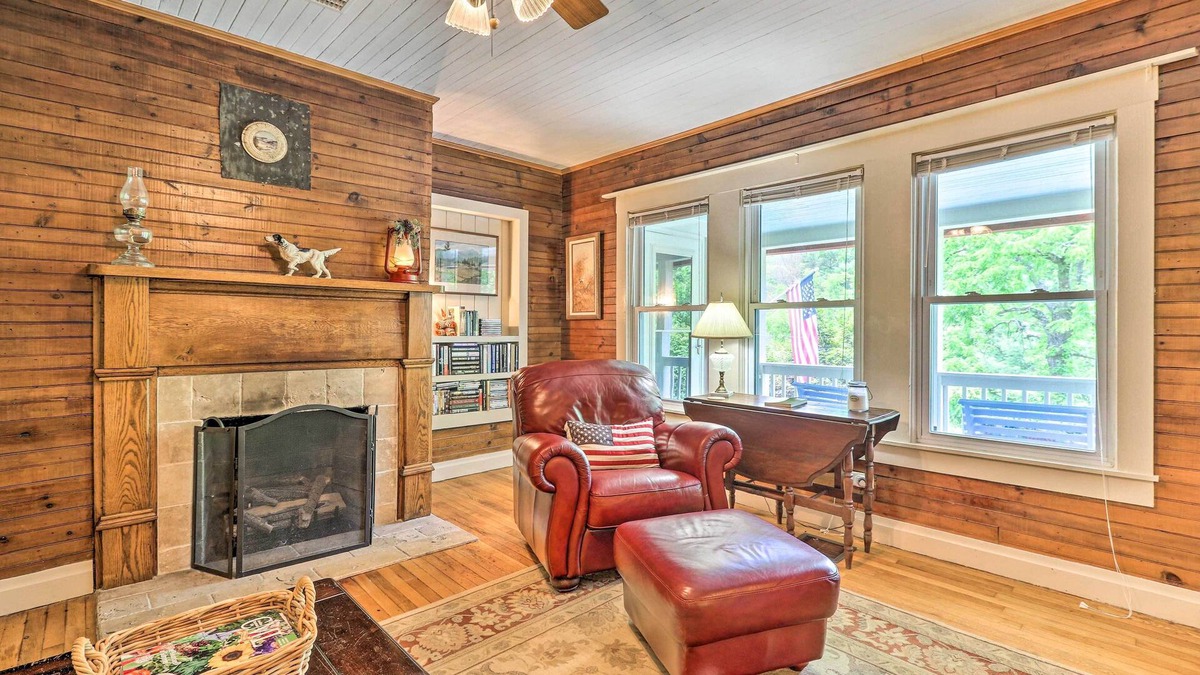 Crumpler House | < 1 Mi to Tubing: Crumpler Getaway w/Fire Pit!
