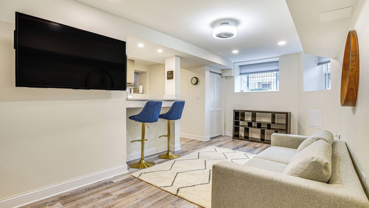 Grand Boulevard Apartment | 1 Mi to University of Chicago: Urban Escape!