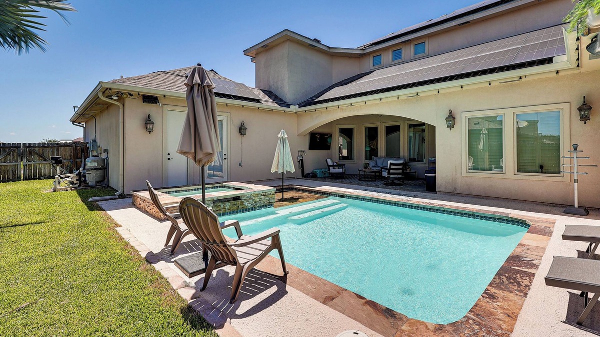 Edinburg House | 1 Mi to Vackar Stadium: Roomy Retreat w/Pool.