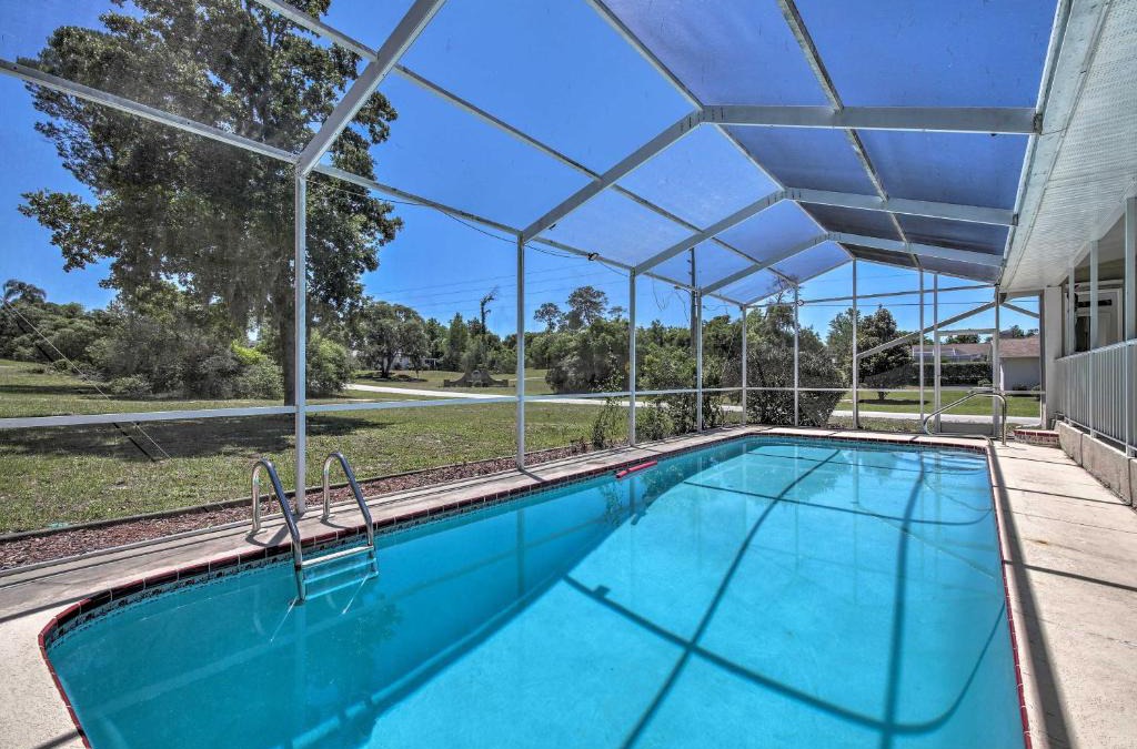 Spring Hill House | 1 Mi to Weeki Wachee Home with Pool in Spring Hill