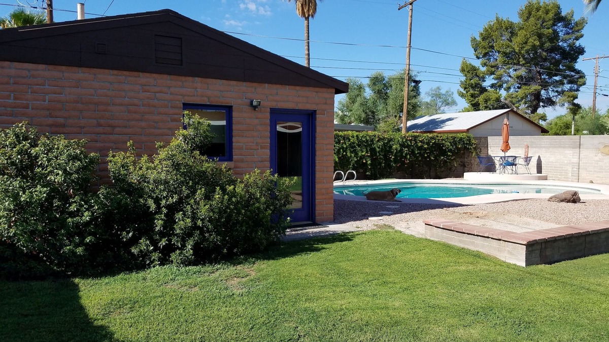 Sam Hughes Cottage | 1 mile east of the University of Arizona . 1.25 miles from UMC .