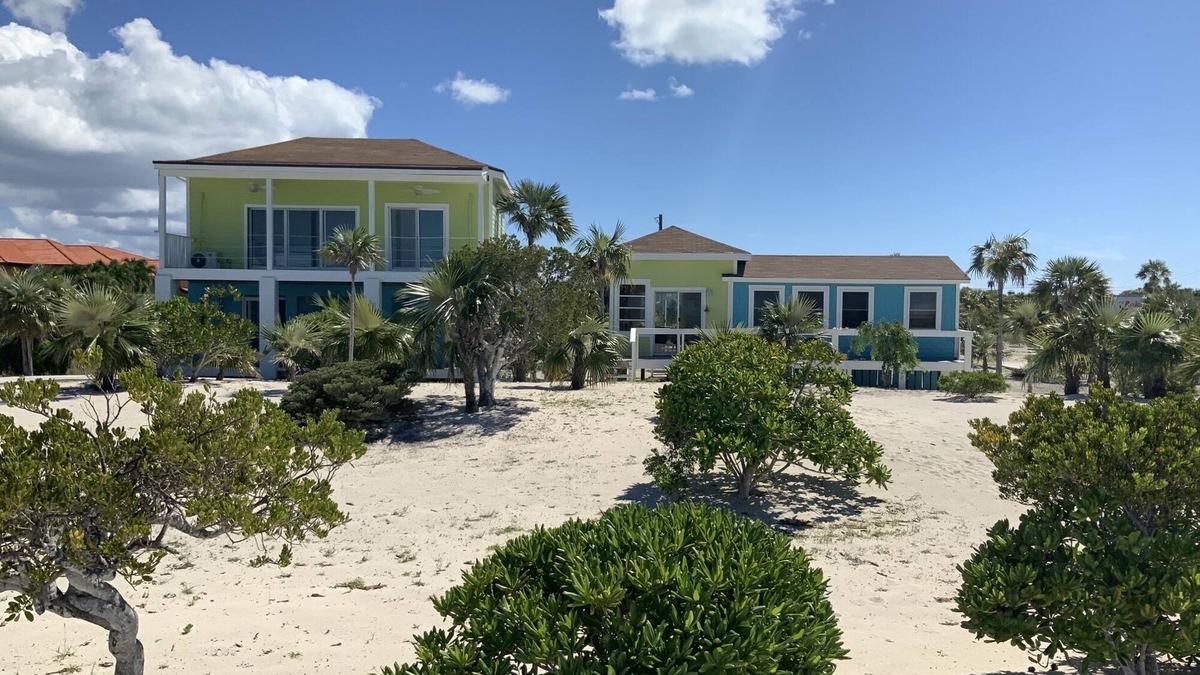 Hawks Nest Cottage | 1 MILE FROM SOME OF THE BEST FISHING IN THE BAHAMAS! BEACHFRONT -SLEEPS 8
