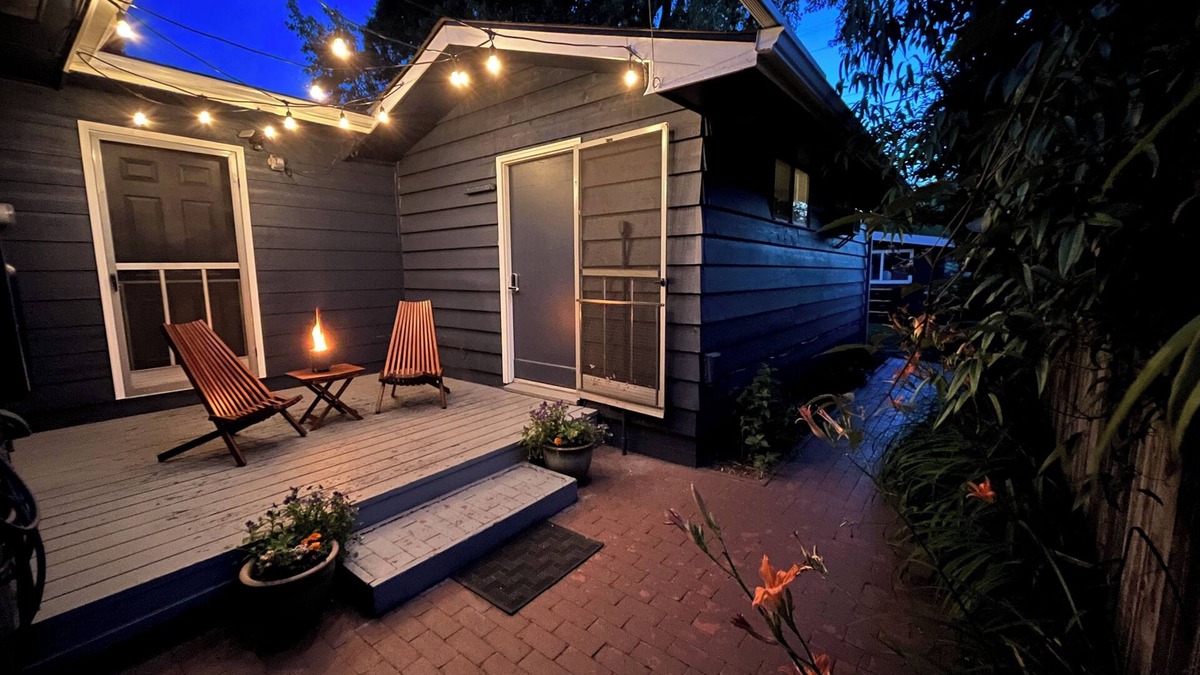 Southeast Eugene Apartment | 1 mile to campus & 3.5 to Autzen. Stylish & cozy, South Eugene Guesthouse Studio