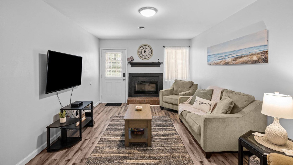 Havelock Apartment | 1 mile to Cherry Point and 19 miles to Atlantic Beach!