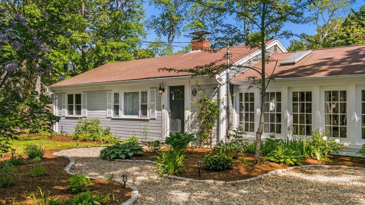 West Hyannisport House | 1 mile to Craigville Beach with Beach Pass and A/C!