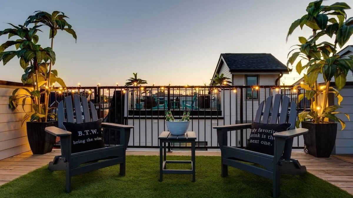Buena Vista House | 1 Mile to Downtown 4BR w/Rooftop