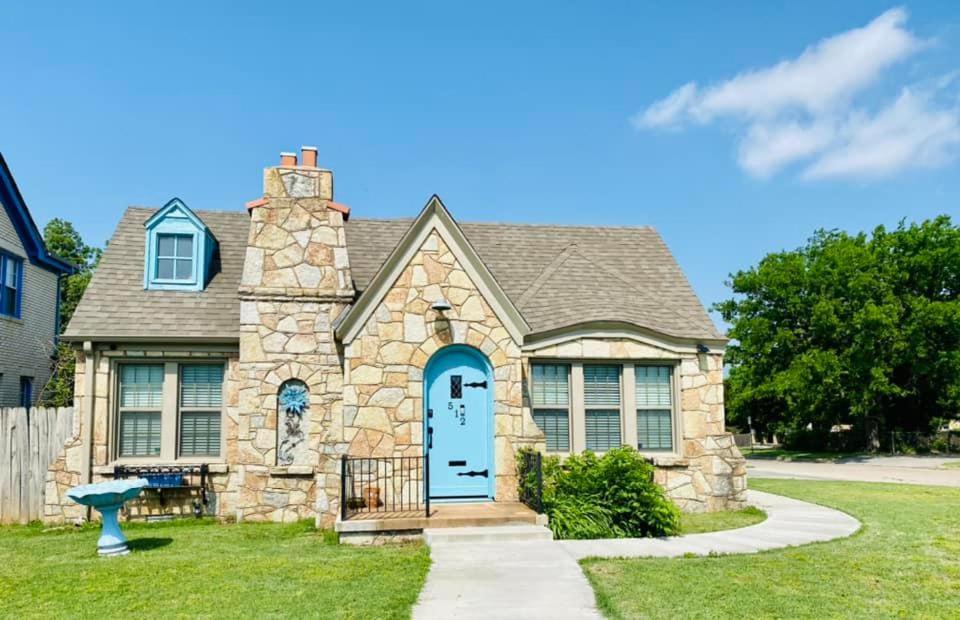 Lawton House | 1 mile to Fort Sill! The CaroleBelle Cottage sleeps 8 with hottub,grills,firepit