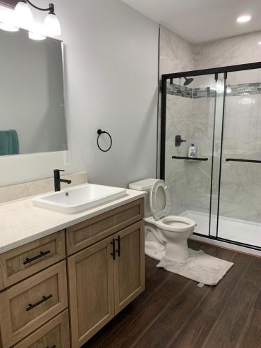 South Bend Villa | 1 mile to noterdame