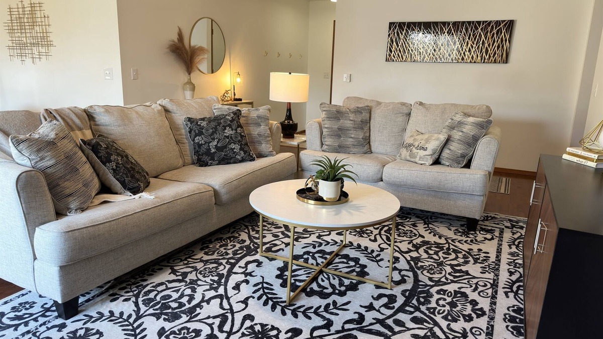 Bolivar House | 1 Mile Walk to SBU! Convenience and comfort meet!