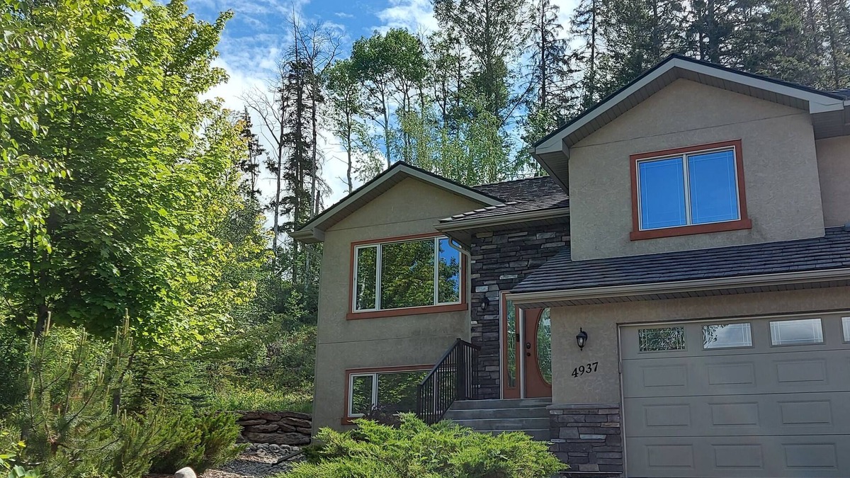 East Kootenay House | 1 min to golf course, 5 min to ski hill and hot springs