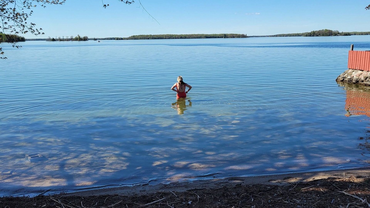 Portland Cottage | 1 minute away from beach, family cottage getaway. Dock fishing free boat launch