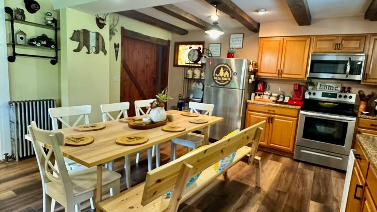 Mount Pocono House | 1 minute from Mount airy casino. pet’s friendly,