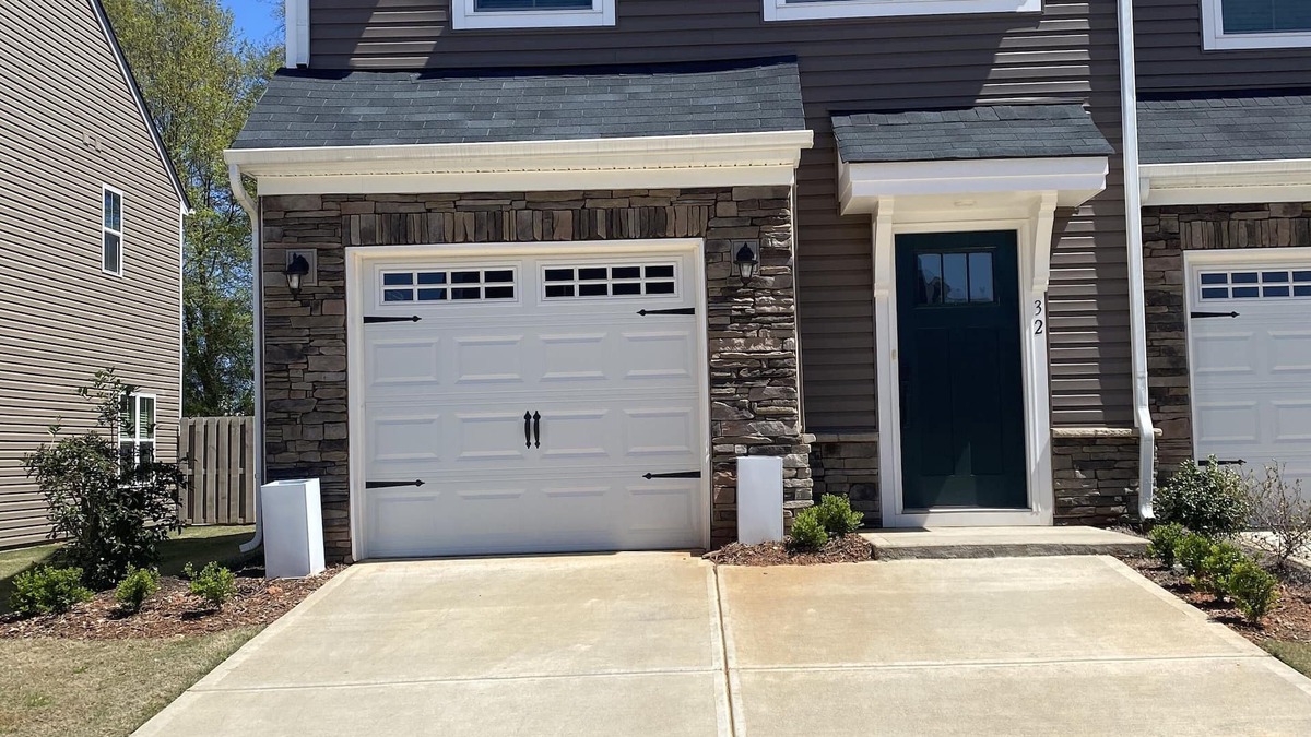 Simpsonville House | 1 minute to I385 & 20 minutes to downtown Greenville.