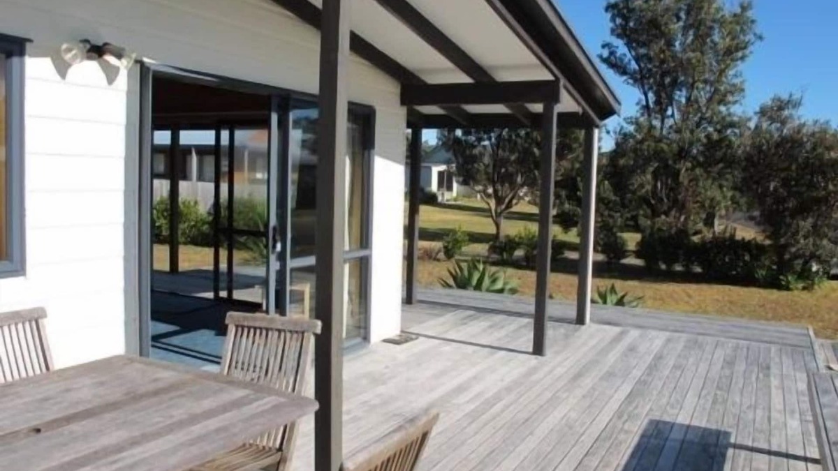 Matarangi House | 1 minute to the Beach