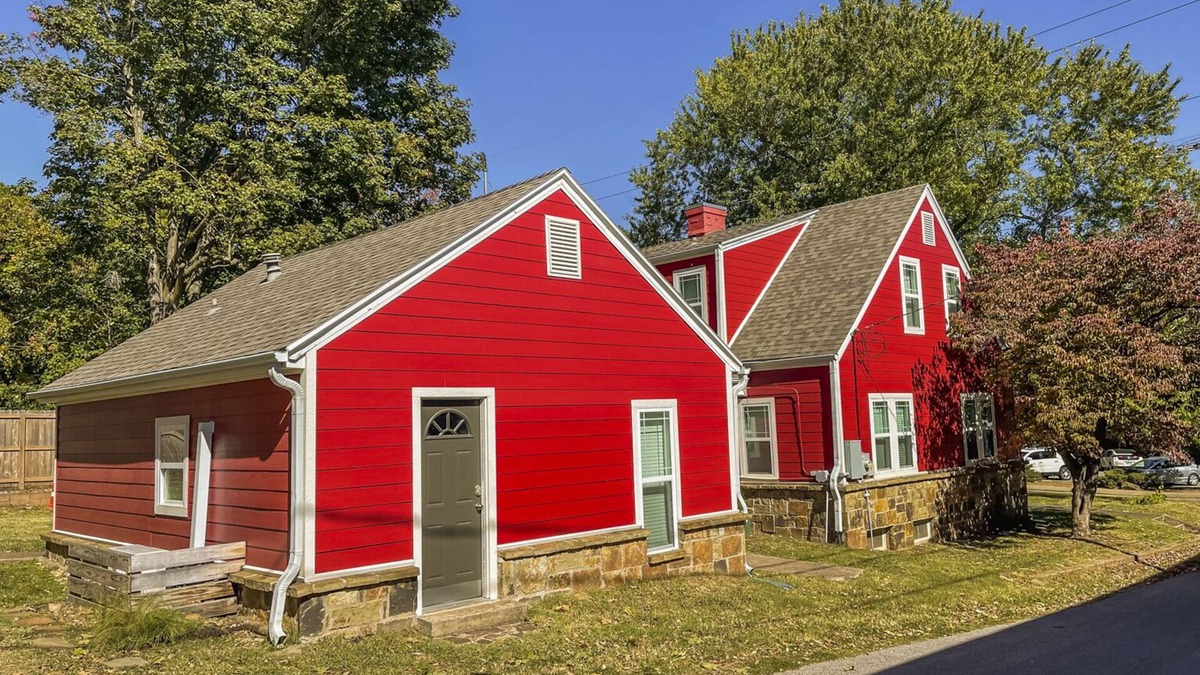 Fayetteville Cottage | 1 Minute Walk to Dickson