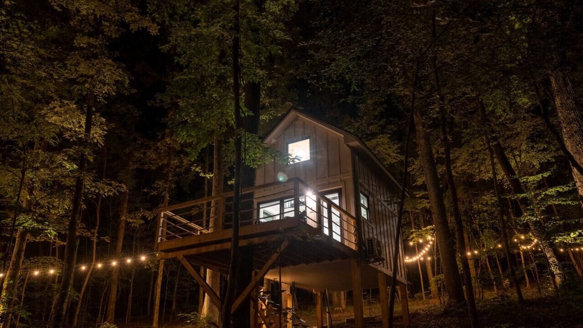 Groveoak Cabin | #1 (Oak) Luxury Treehouse near Lake Guntersville