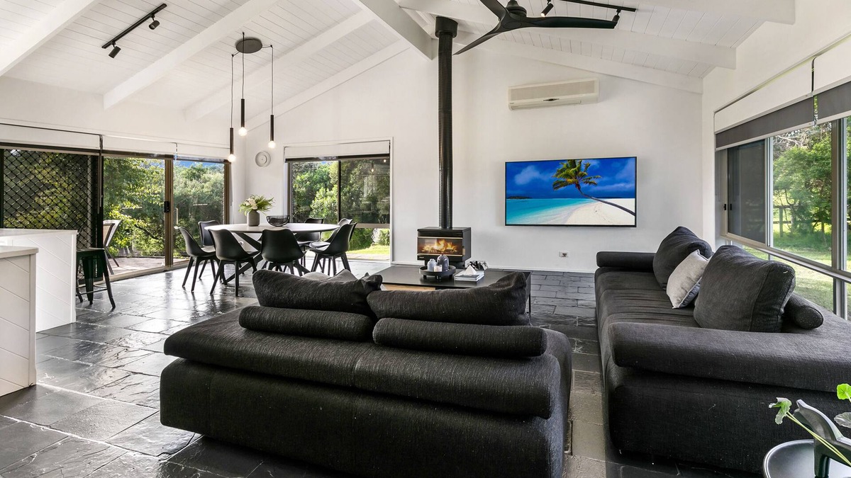 St. Andrews Beach House | 1 Oak - Rye Back Beach Accommodation