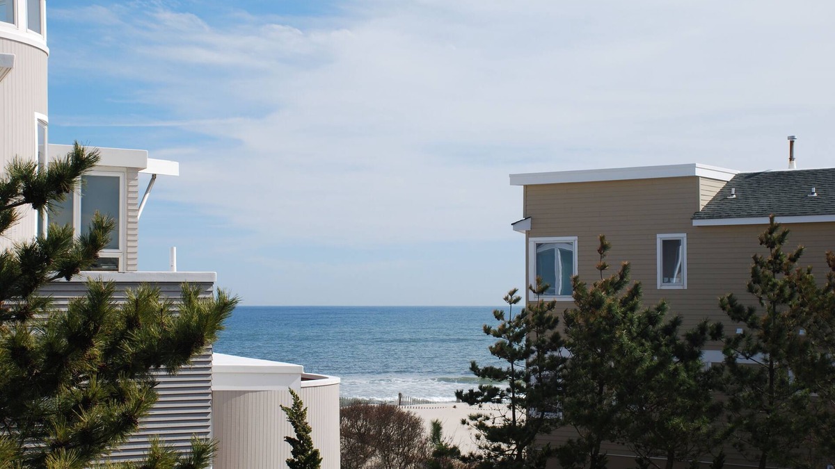 Loveladies House | 1 Off the Beach – Lovely Reverse Living Home, Great Ocean Views!