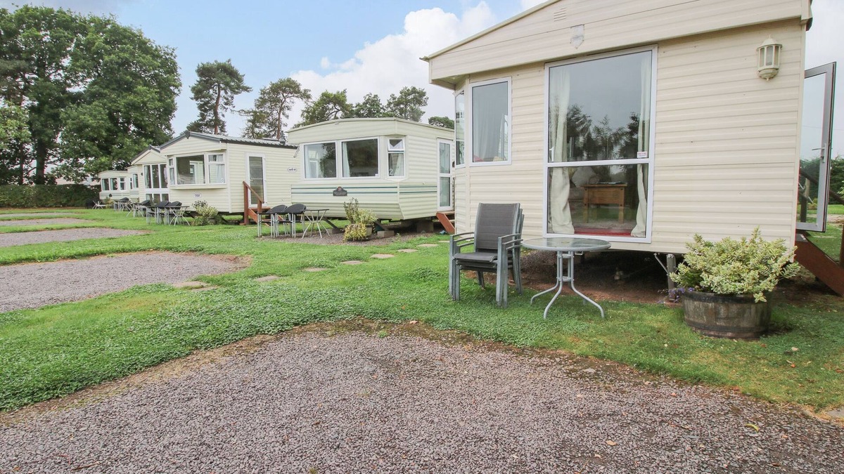 Much Wenlock Cottage | 1 OLD ORCHARD, family friendly, with a garden in Much Wenlock