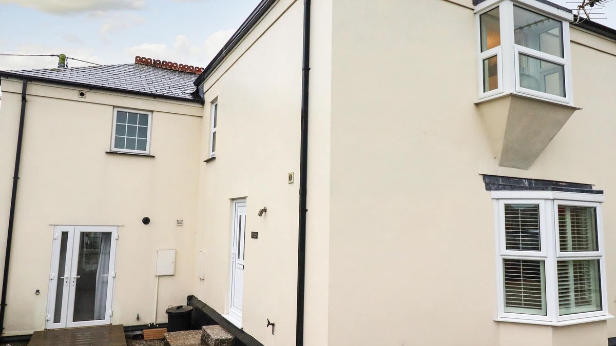 Lostwithiel House | 1 OLD TALBOT COTTAGES, pet friendly, with a garden in Lostwithiel