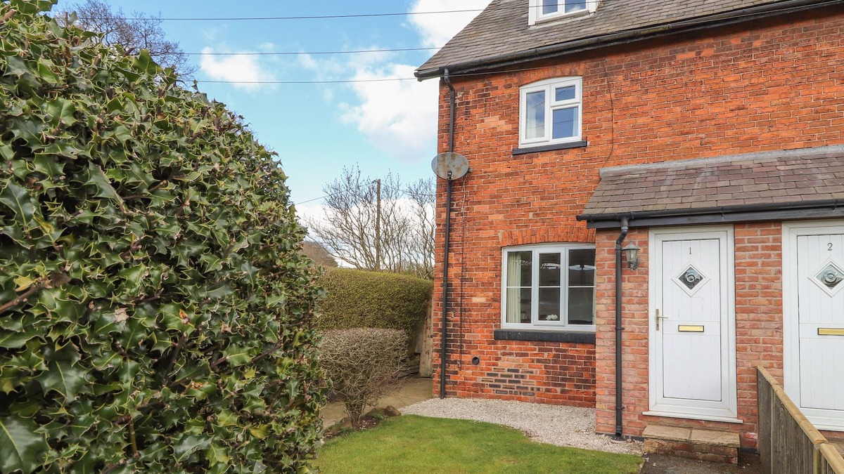 Cheshire West and Chester Cottage | 1 ORGANSDALE COTTAGES, family friendly, with open fire in Kelsall