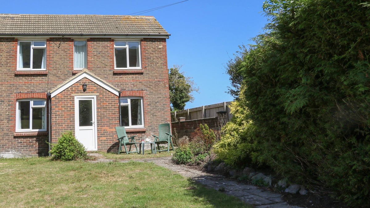 Edburton Cottage | 1 PAYTHORNE FARM COTTAGES, pet friendly, with a garden in Small Dole