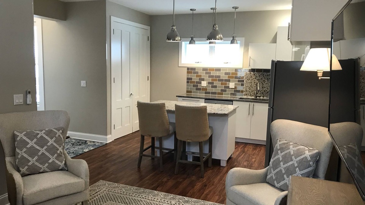 Rochester Apartment | #1 Privacy, garage, downtown, 590&490 close-by