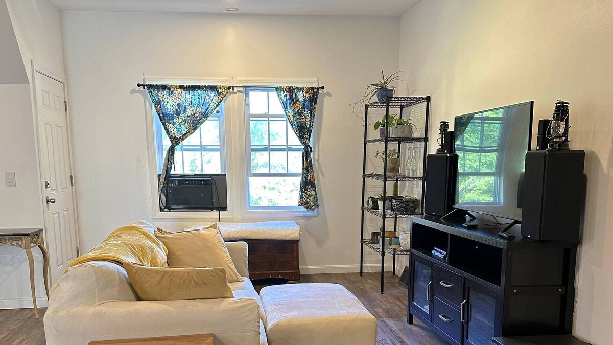 Hooksett Apartment | 1 private bedroom & private half bathroom in shared home