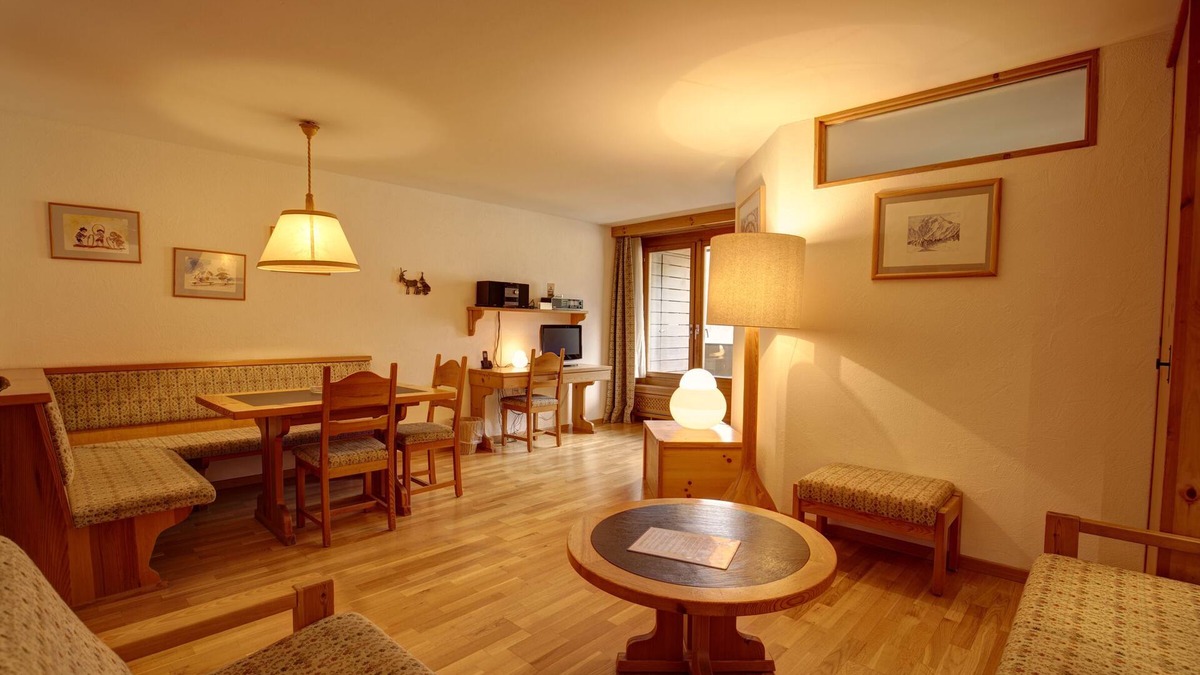 Silvaplana Apartment | 1-room flat with lake view on the 1st floor