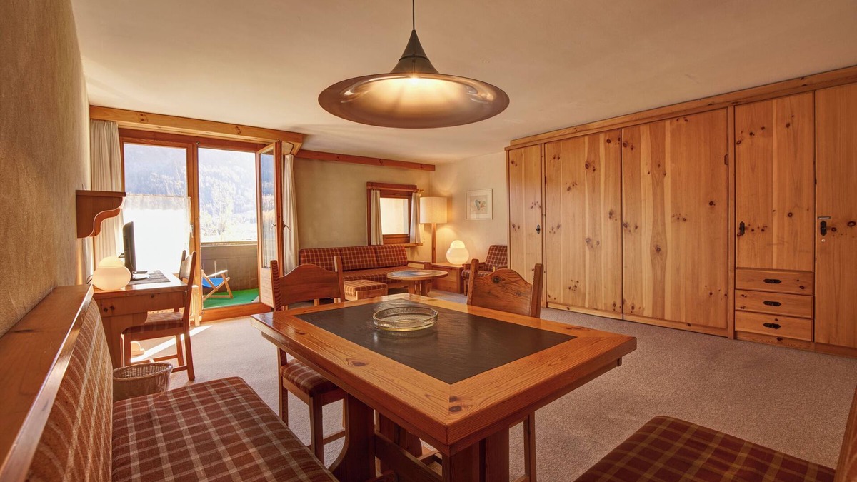Silvaplana Apartment | 1-room flat with lake view on the 2nd floor