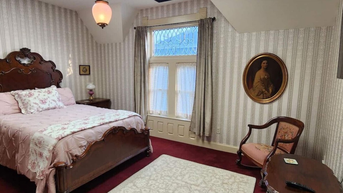 Springfield Hotel | #1 Rose Room at The Feitshans House