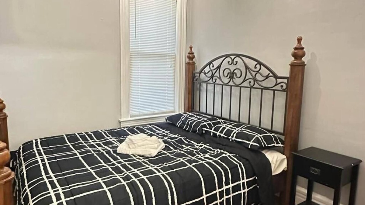 Utica Apartment | 1 Soothing 3-bedroom apartment with AC in Utica