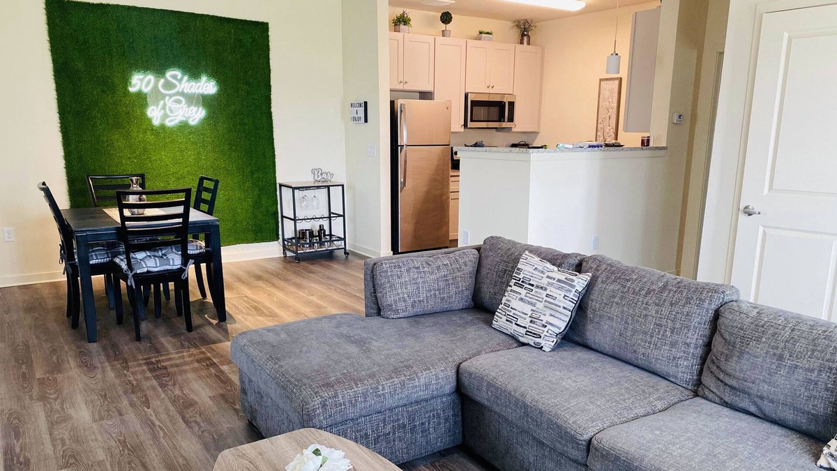 Fort Worth Apartment | 1 story entire apartment with private garage! Close to Downtown Fort Worth!