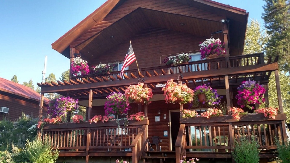 Coram Cabin | #1 - SUN ROAD CABIN - BEAUTIFUL PRIVATE SETTING, 6 MILES TO GLACIER PARK